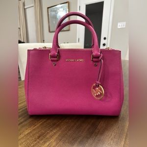 Michael Kors: Sutton Medium Tote Satchel Bag